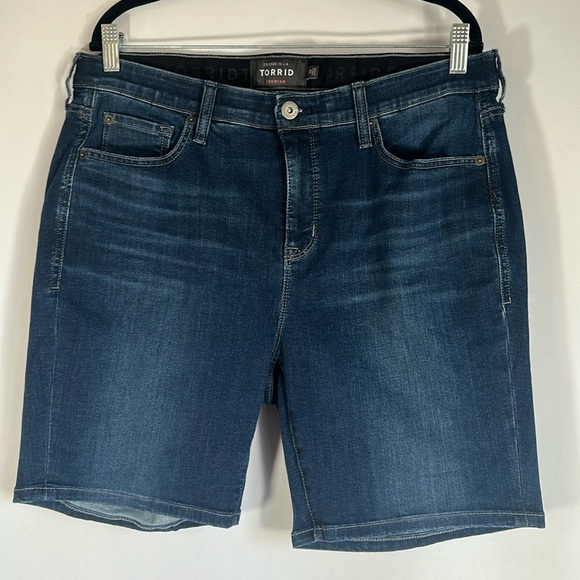 Torrid Sky High Skinny Bermuda Denim Dark Wash Shorts - Picture 1 of 11